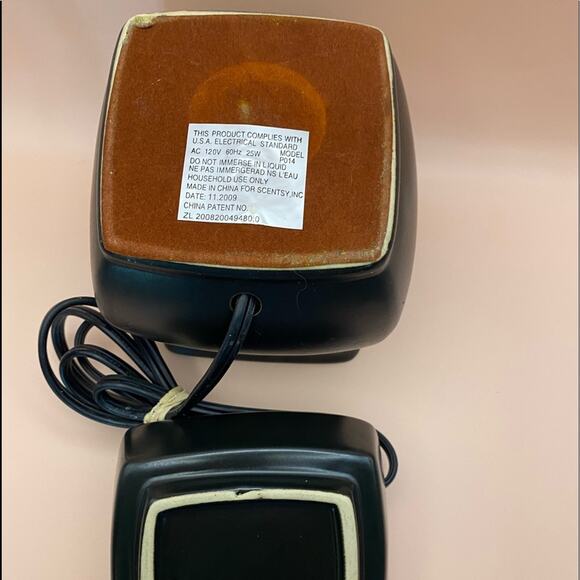 Versatile Style Scentsy Black Classic Curve 2009 Warmer - Picture 3 of 4